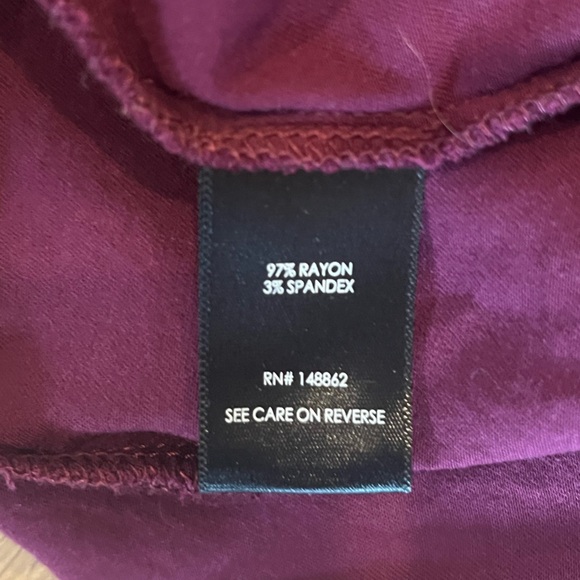 Dark purple tank with buttons - Picture 4 of 5